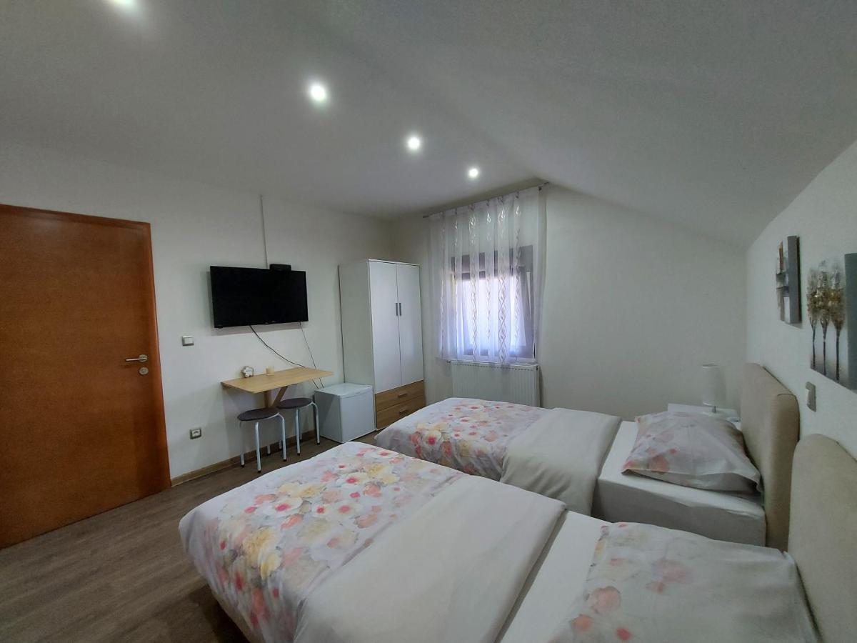 House Boketto Otel Korenica Dış mekan fotoğraf